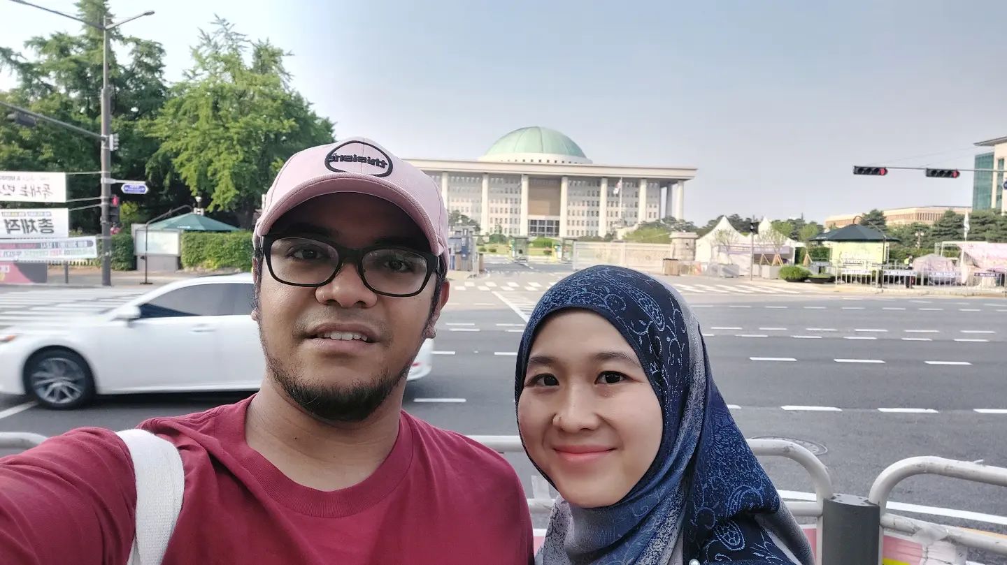 Di seberang Korea National Assembly Building (2023)