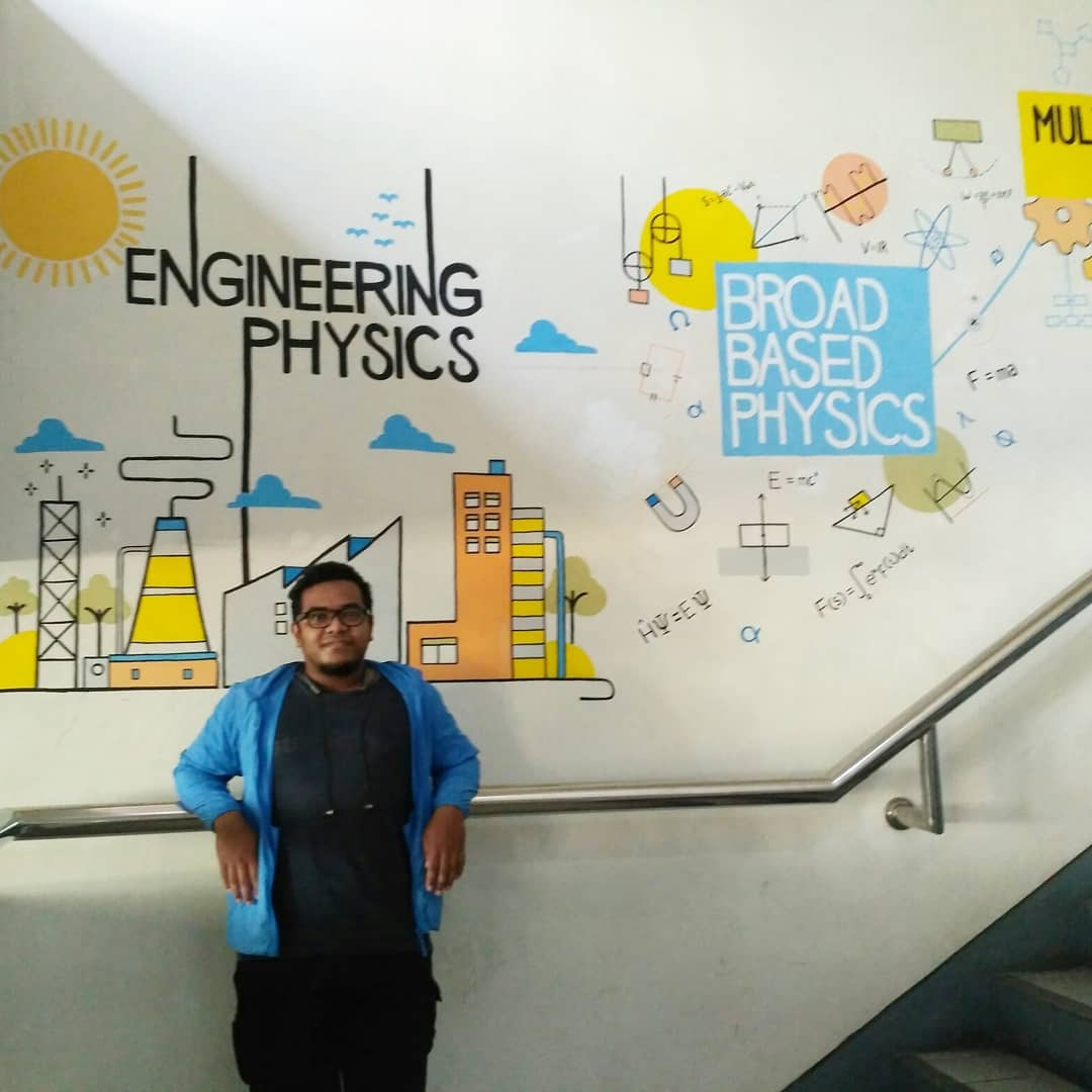 Teknik fisika itb hampir 70 tahun kalau engga salah. Sudah berumur tapi rasanya masih belum umum (1)